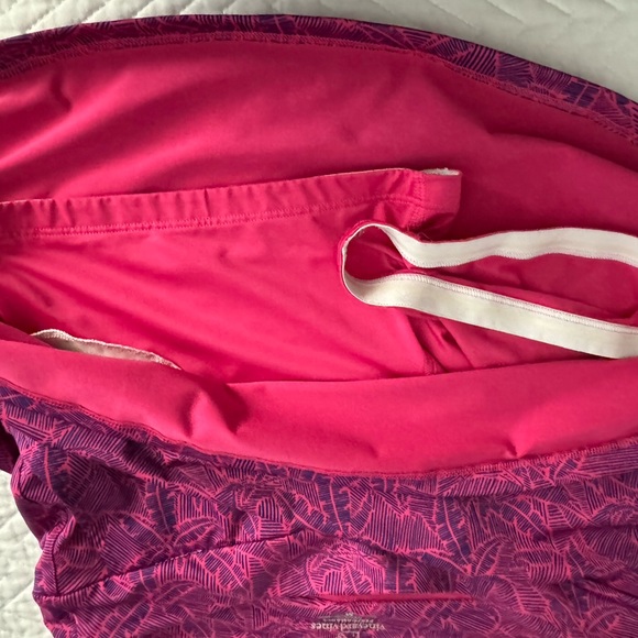 Vineyard Vines tennis/golf skort. Blue/pink. Size M - Picture 2 of 10